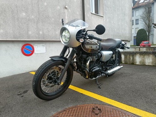 Kawasaki W800 cafe